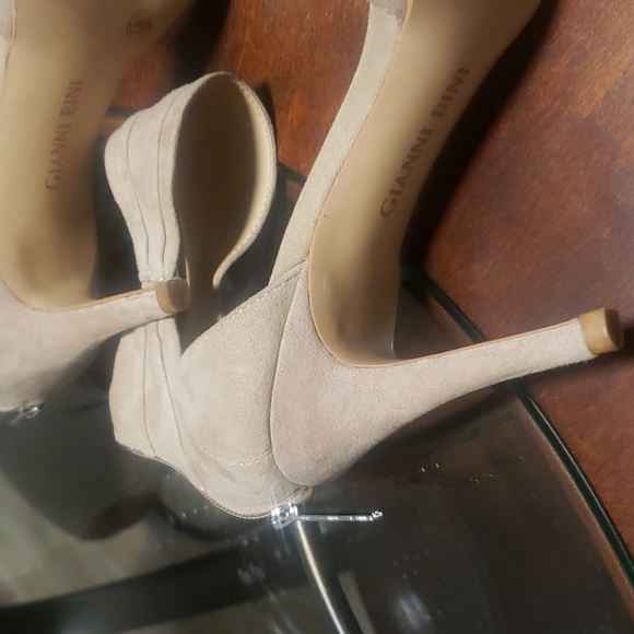 Pumps - Picture 3 of 6